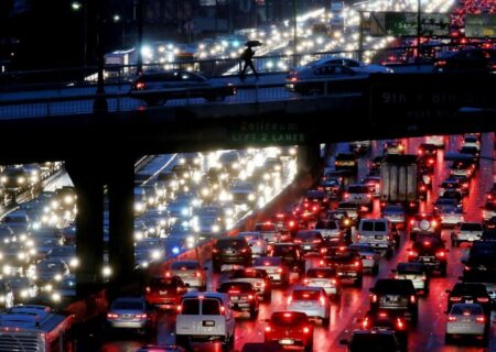 طاهرنیا: بیش از نیمی از سفر‌های درون شهری با وسایل نقلیه شخصی انجام می‌شود
