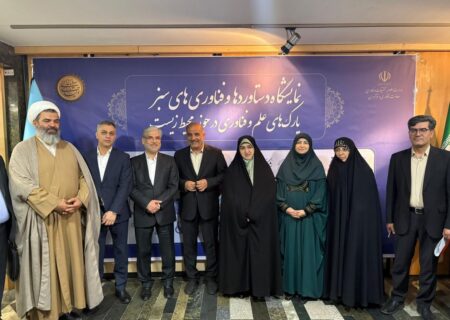 بازدید معاون رئیس جمهور و رئيس سازمان حفاظت محیط زیست و وزیر علوم،تحقیقات و فناوری از نمایشگاه دستاوردها و فناوری‌های سبز پارک‌های علم و فناوری در حوزه محیط زیست