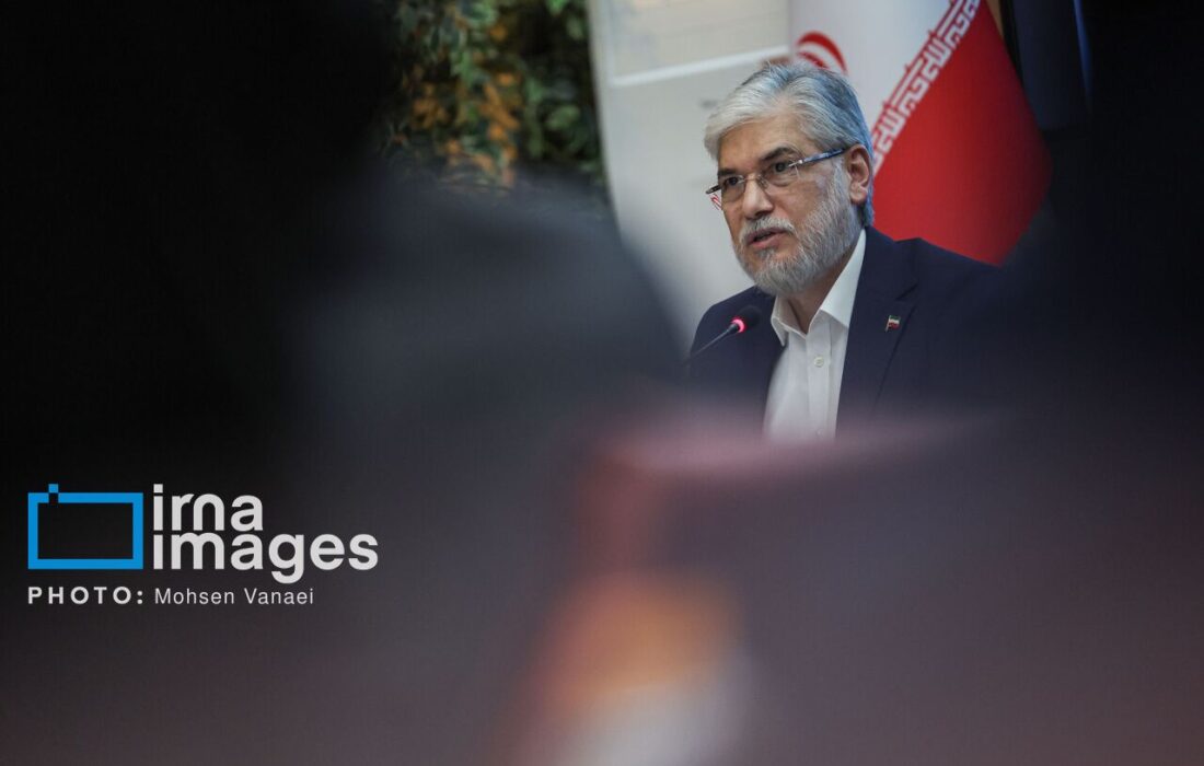 انتقاد وزیر علوم از تفسیرهای غلط درباره توکل بر خداوند و بدمصرفی منابع